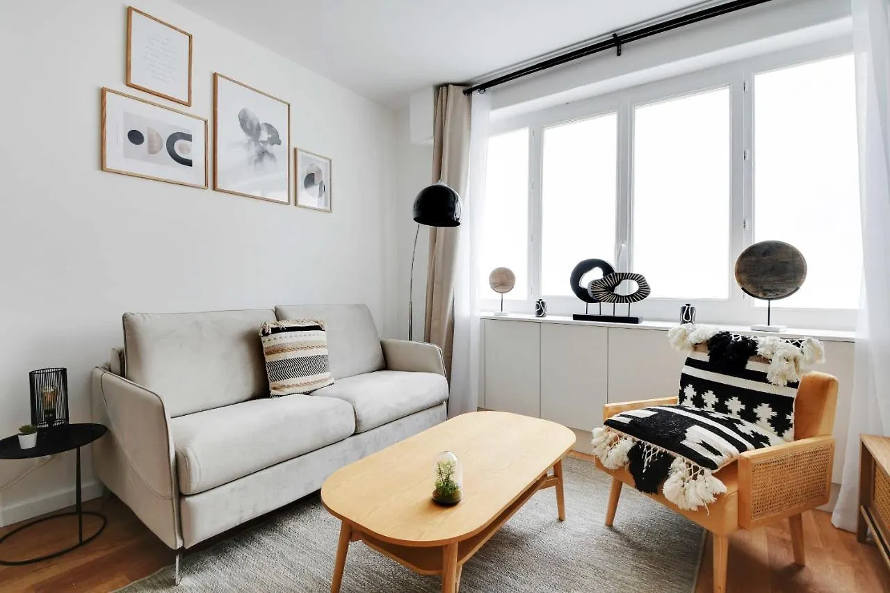 Amazing Apartment 6P2Br - Grands Boulevards contacts